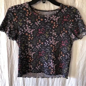 NWOT American Eagle crop top floral textured tee with scallop edge detail M